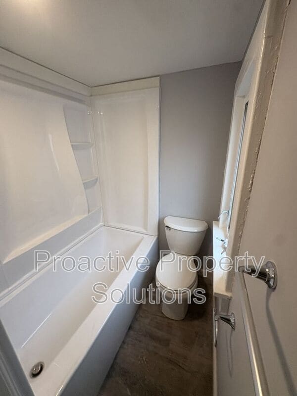 Building Photo - 461 Madison St