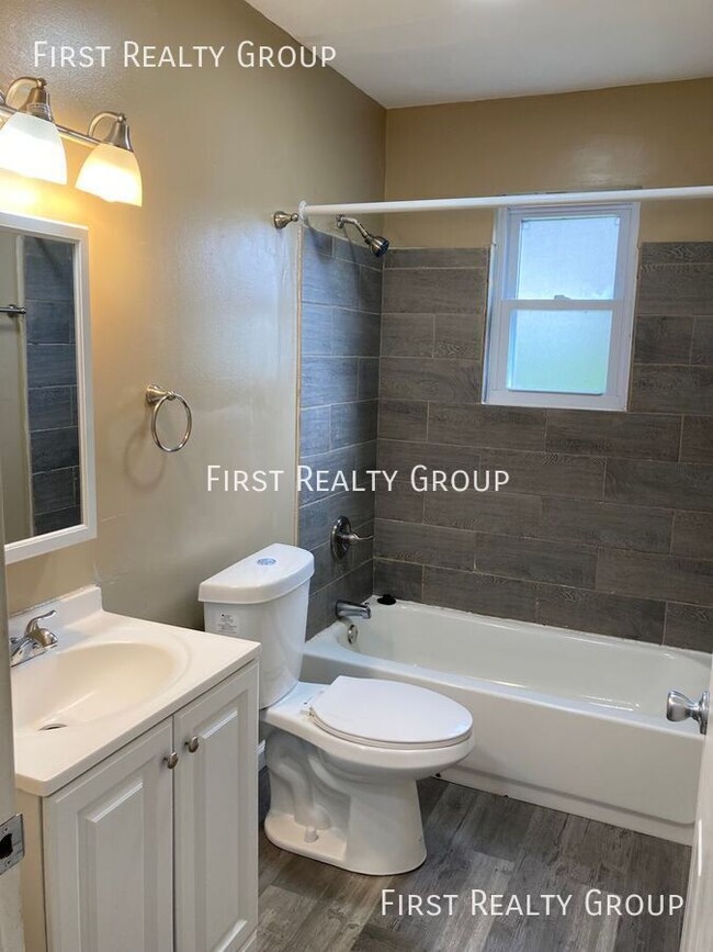 Building Photo - 305 N Broadway-#3
