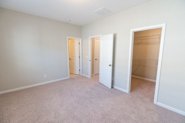 Building Photo - New Townhome