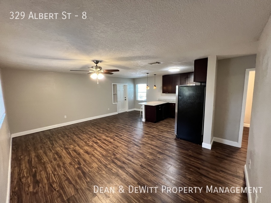 Building Photo - 2 Bed/1 Bath - Unit 8