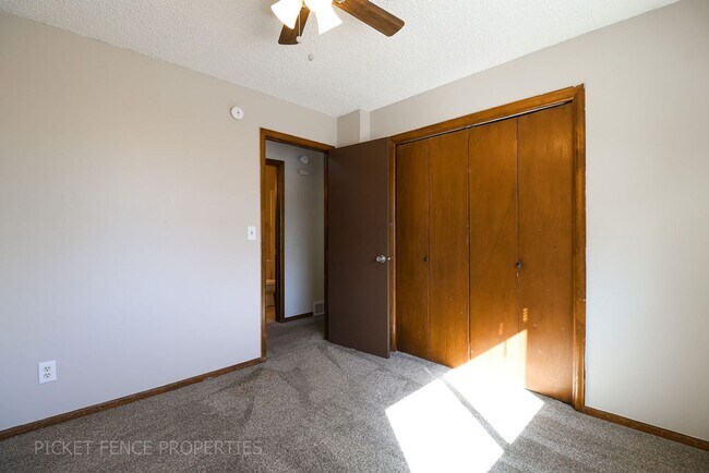 Building Photo - Beautiful 2 Story Home in Loveland