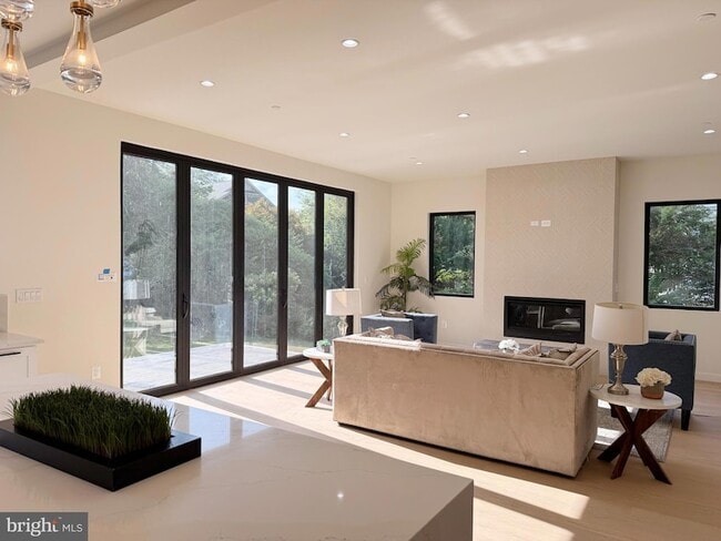 Building Photo - 8908 Mohawk Ln