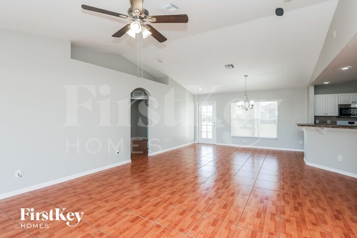 Building Photo - 517 NE 15th Terrace