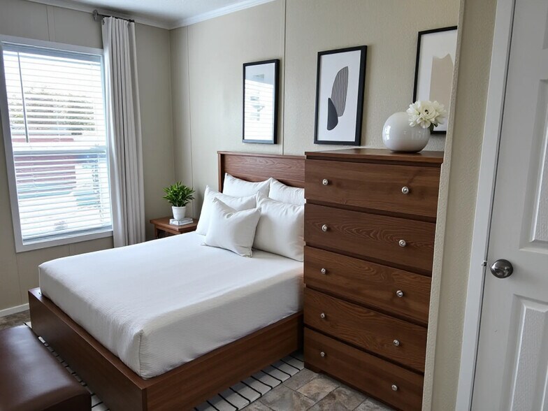 Building Photo - 709 N Collins Fwy