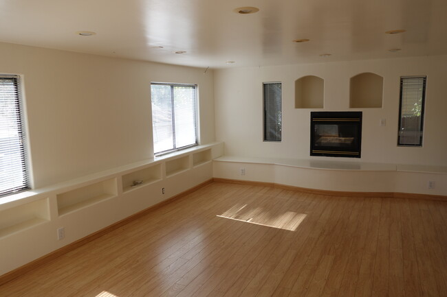 Building Photo - 1349 E 5150 S