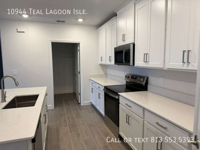 Building Photo - 10944 Teal Lagoon Isle