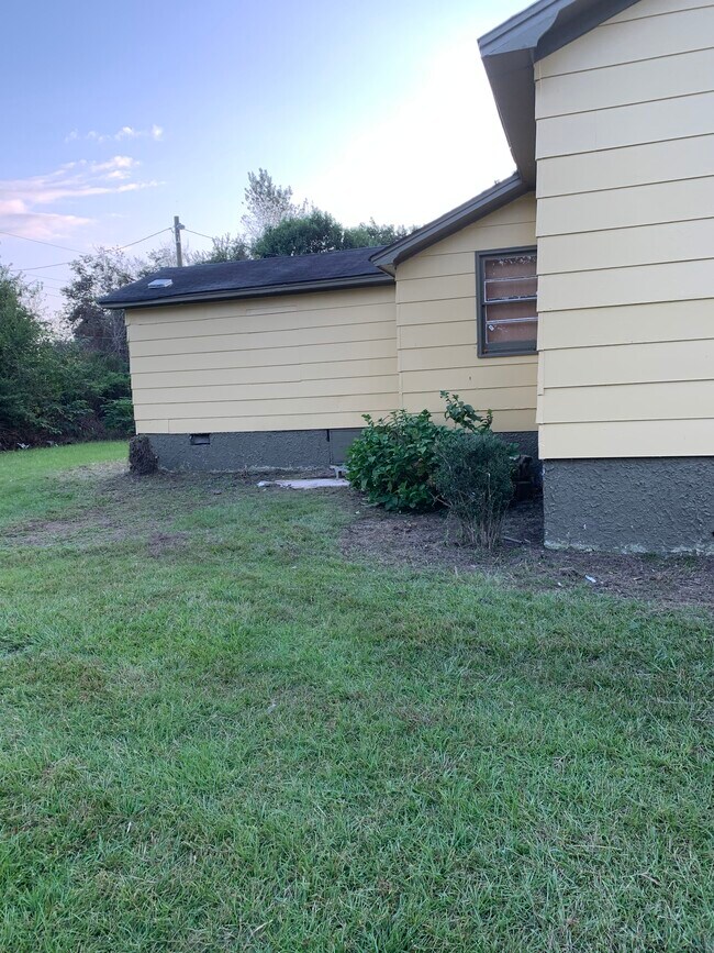 Building Photo - 522 James St