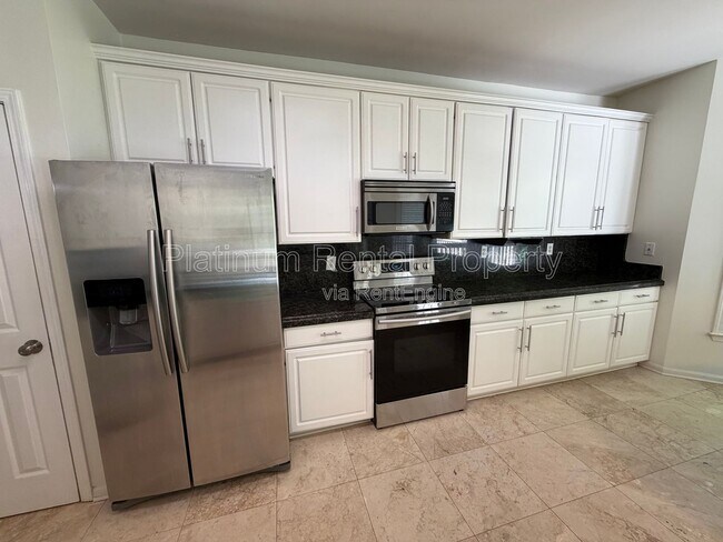 Building Photo - 5975 Waterford Pl