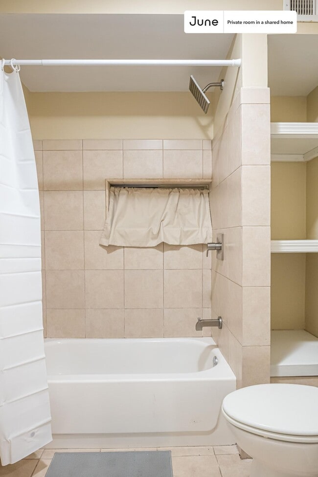 Building Photo - Room in Shared 3 bed/1 bath home