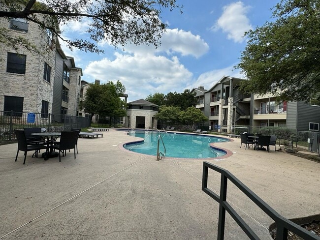 Building Photo - 2320 Gracy Farms Ln