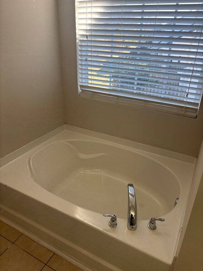 Building Photo - Brightwood Farms / Whitsett