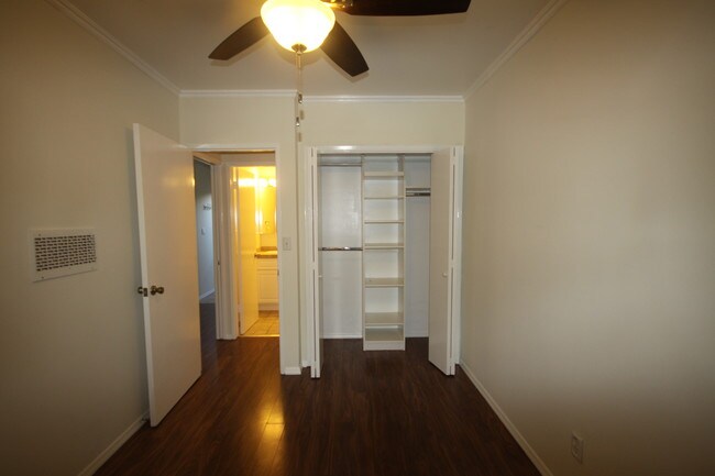 Building Photo - 206 41st St