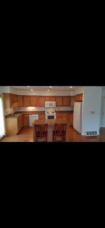 Building Photo - 6 Lincoln Heights