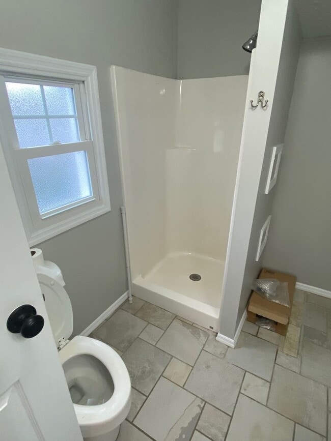 Building Photo - 4 Bedroom, 2 Bath Updated home in Jordan/Johnson area