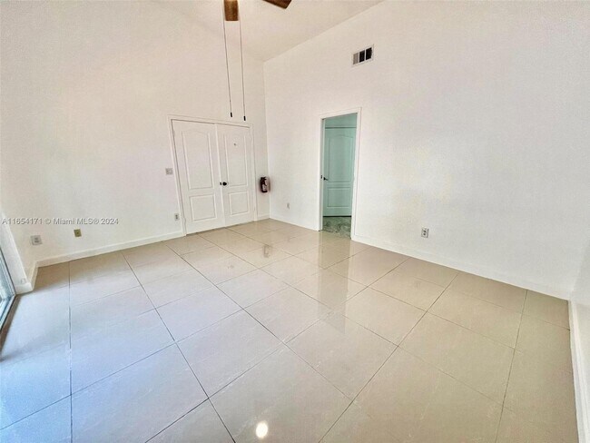 Building Photo - 9941 NW 32nd St