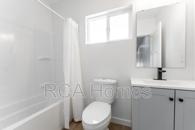 Building Photo - 849 N Rural St