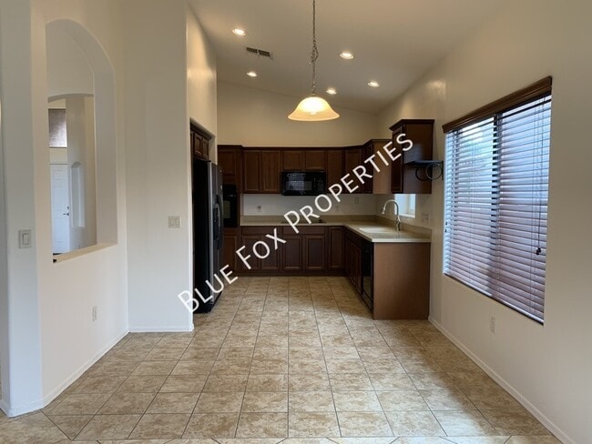 Building Photo - 11921 N Cantata Dr