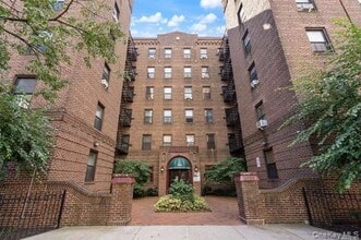 Building Photo - 89-10 35th Ave