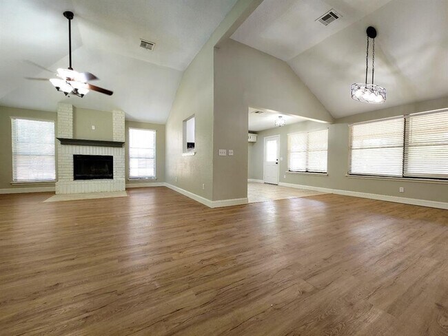 Building Photo - 11703 Lorene Ave