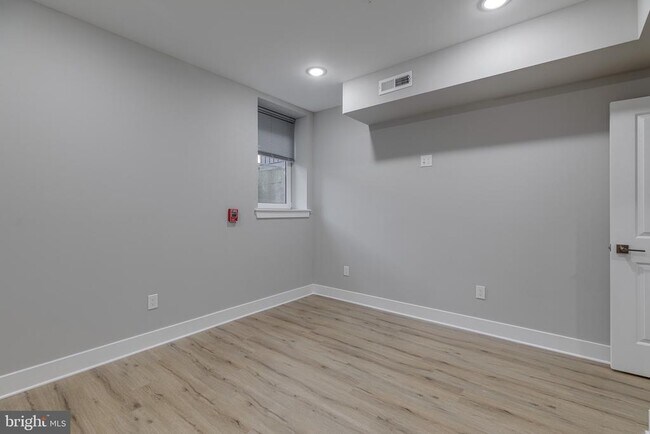 Building Photo - 2113 Master St