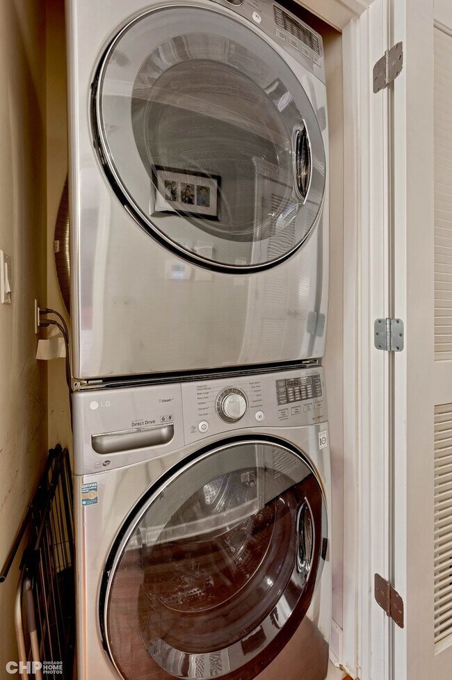 Building Photo - 1035 W Madison St