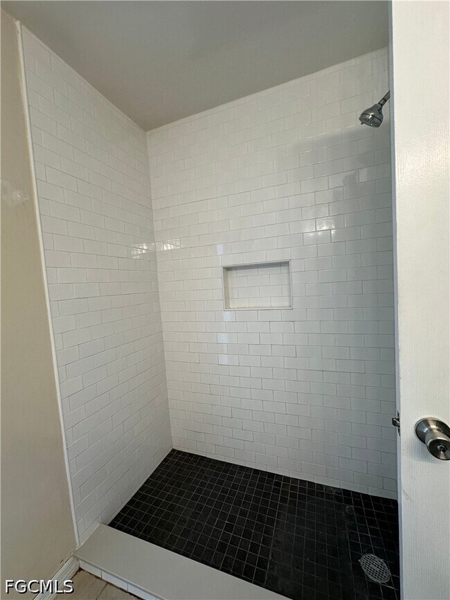 Building Photo - 8397 Bahamas Rd