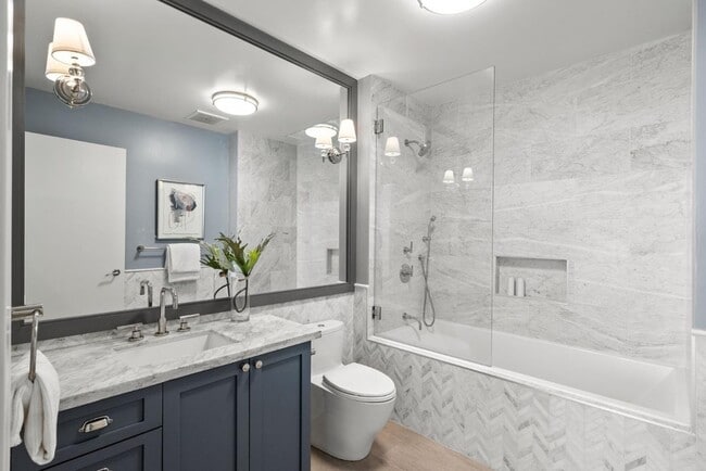 Building Photo - 2475 Brickell Ave