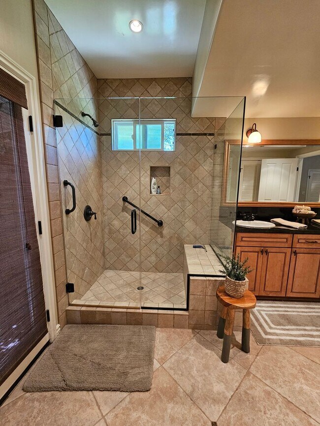 Building Photo - Exceptional Single-Story Home in Prime Upl...