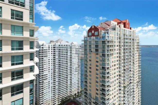 Building Photo - 1200 Brickell Bay Dr