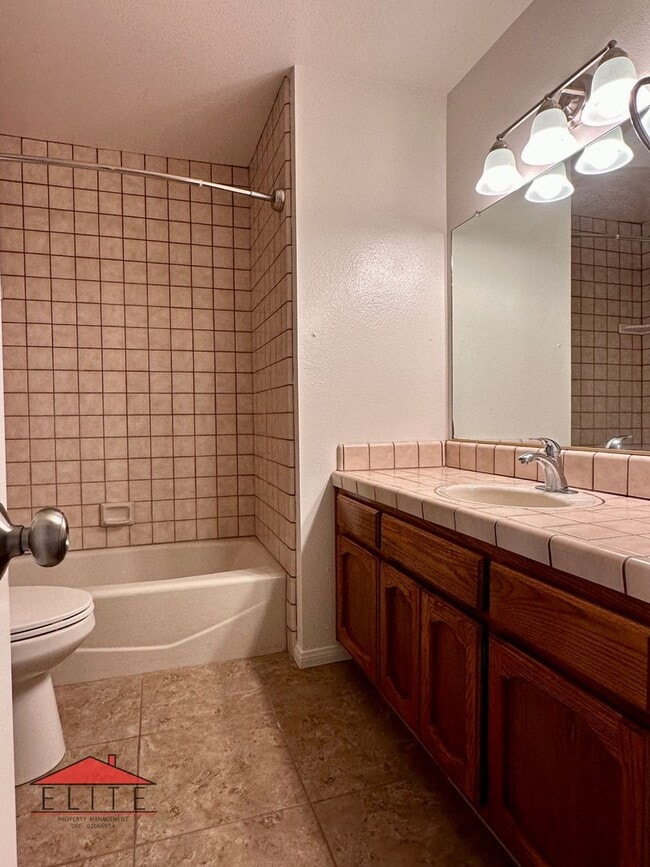 Building Photo - BEAUTIFUL HERITAGE HOME AVAILABLE NOW!