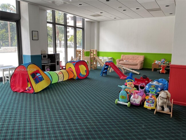 Building Photo - 1450 Brickell Bay Dr