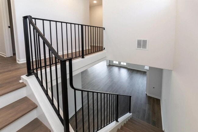 Building Photo - 140 Blue St