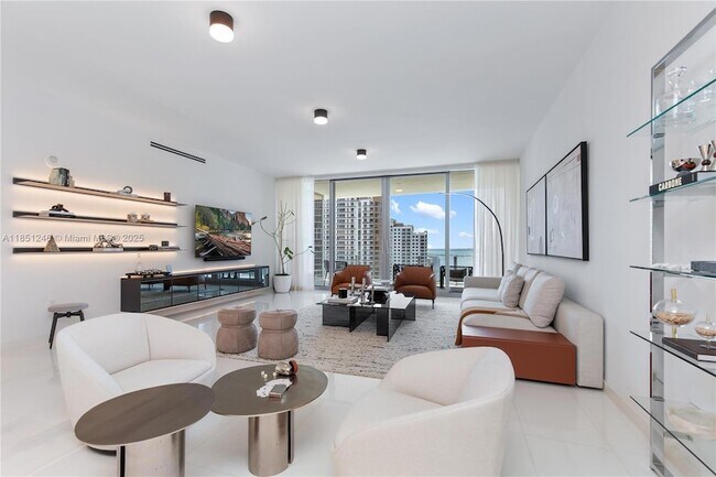 Building Photo - 300 Biscayne Blvd Way