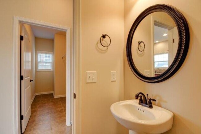 Building Photo - 3373 Wiser Dr