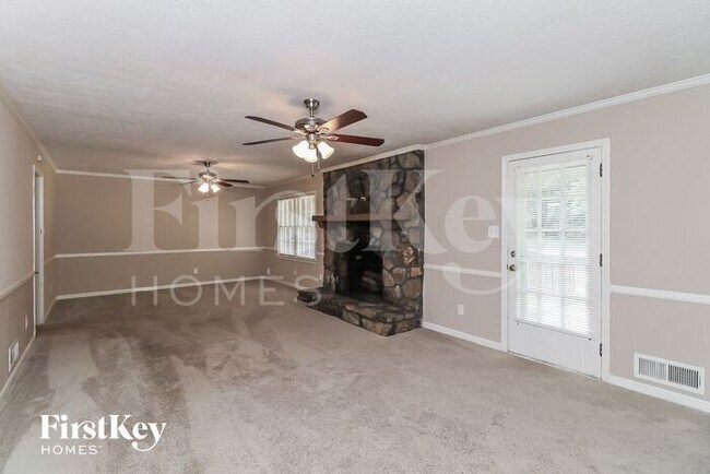 Building Photo - 2835 Twin Springs Dr