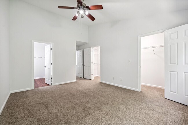 Building Photo - Spacious Townhome with Finished Basement -...