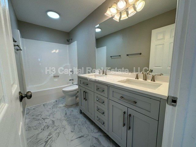 Building Photo - 1041 Flora Lake Ct