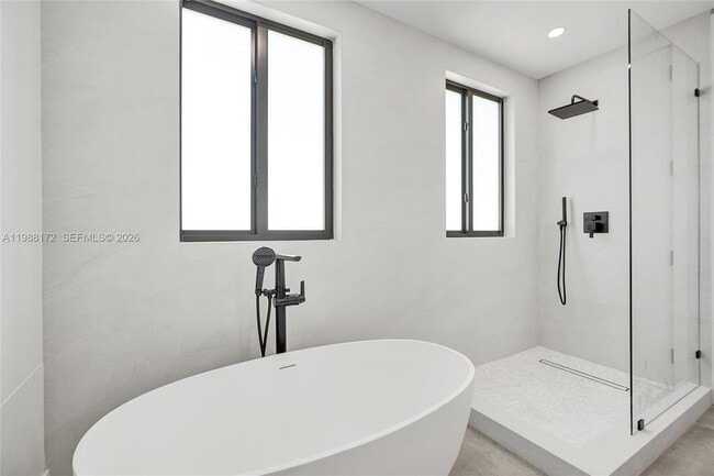 Building Photo - 2421 SW 16th Ter