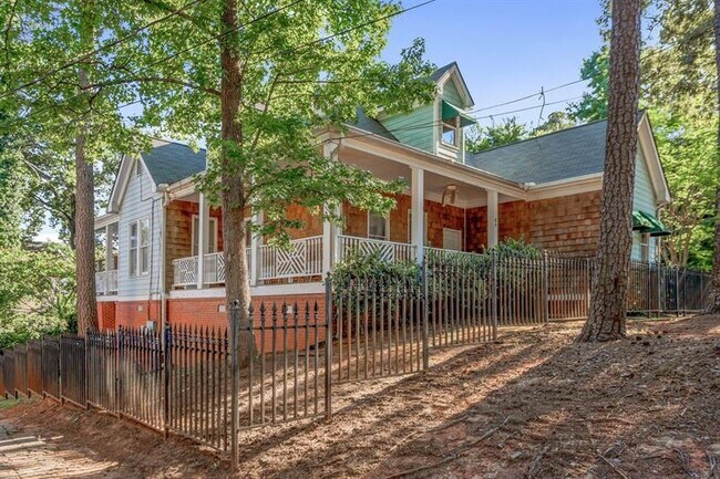 Building Photo - 65 Claire Dr SE