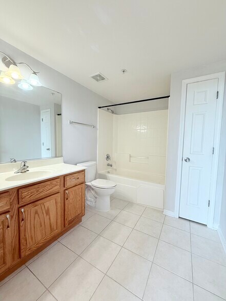 Building Photo - 16631 Liberty Cir