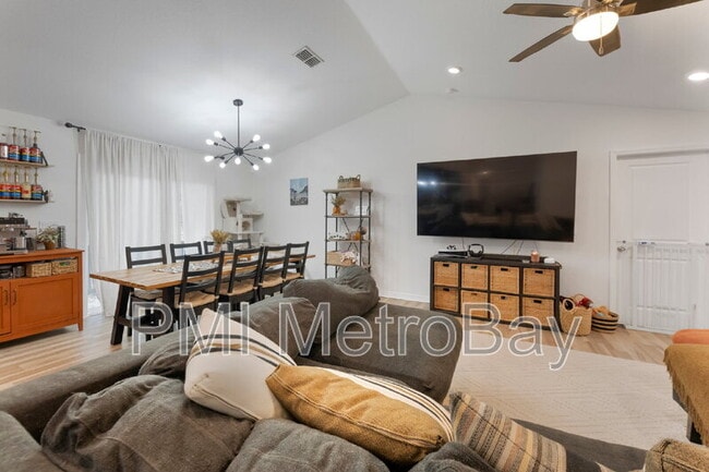 Primary Photo - 902 W Alsobrook St