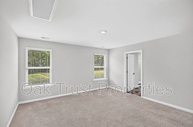 Building Photo - 147 Cloverleaf St