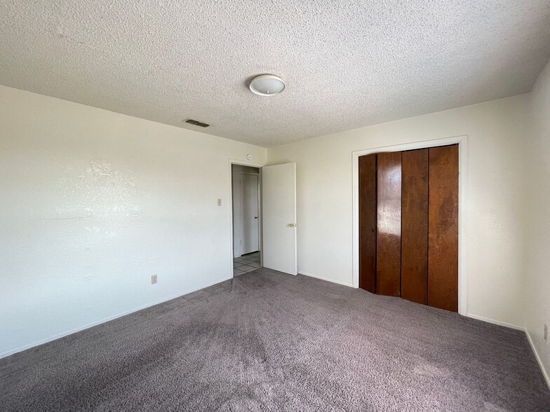 Building Photo - 1106 Eastside Dr