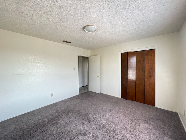 Building Photo - 1106 Eastside Dr