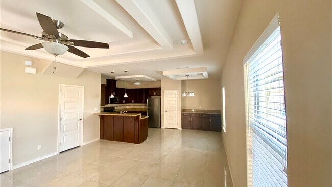 Building Photo - 1213 E Camellia Ave