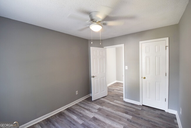 Building Photo - 700 S Fairfield Dr