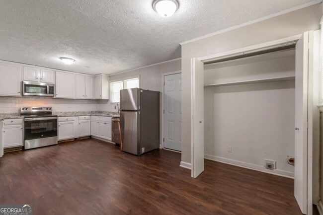 Building Photo - 6414 Shadow Rock Dr