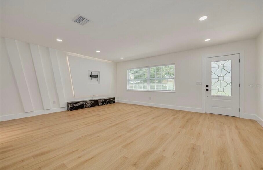 Building Photo - 1723 Cypress Ave