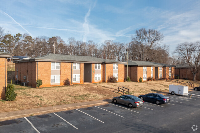 Exterior - Magnolia Ridge Apartments