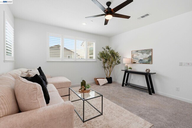 Building Photo - 1550 Plumas Dr